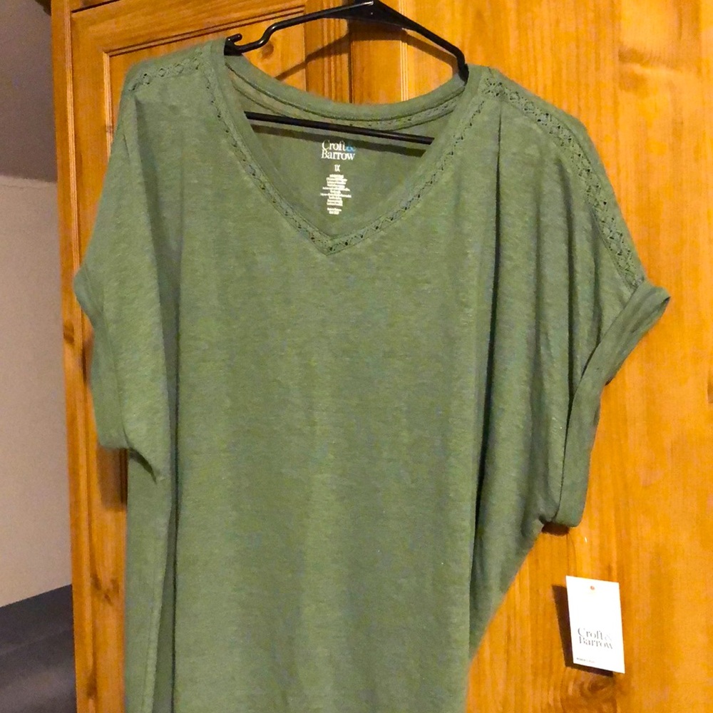 NWT Croft & Barrow V neck Top size 1X